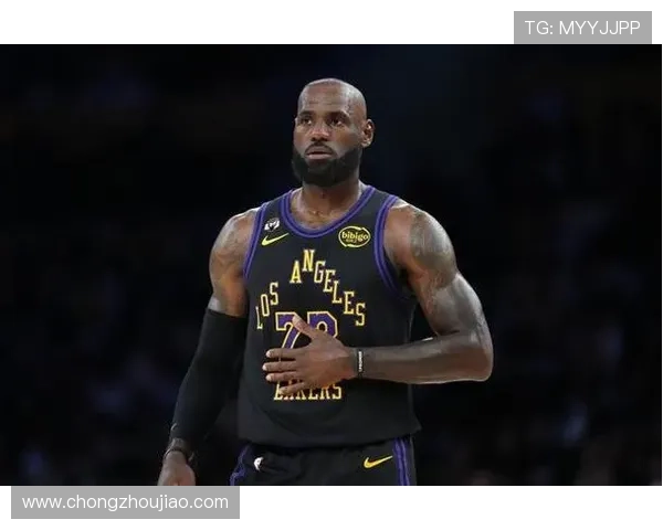 雷迪克：防守韧性显现 詹姆斯肘部需检查